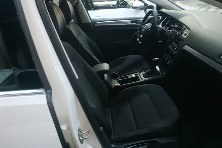 Used Volkswagen Golf 2018 230TSI Automatic Comfort Model Right Front Seat
