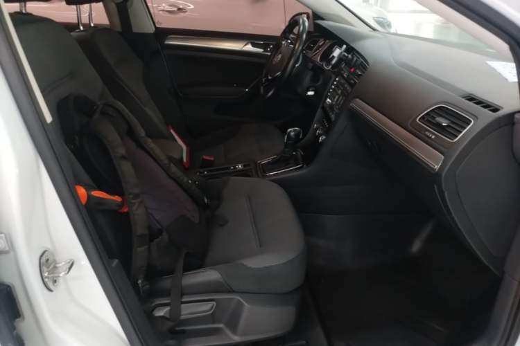 Used Volkswagen Golf 2018 1.6L Automatic Comfort Model Right Front Seat