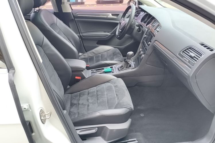 Used Volkswagen Golf 2018 230TSI Automatic Luxury Version Right Front Seat