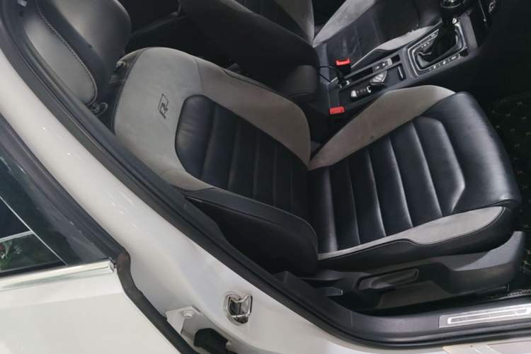 Used Volkswagen Golf 2018 280TSI Automatic R-Line Model Right Front Seat
