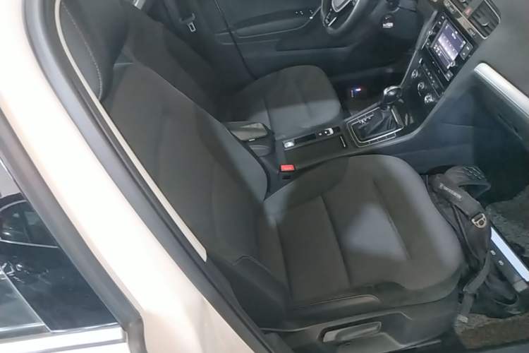 Used Volkswagen Golf 2018 1.6L Automatic Comfort Model Right Front Seat