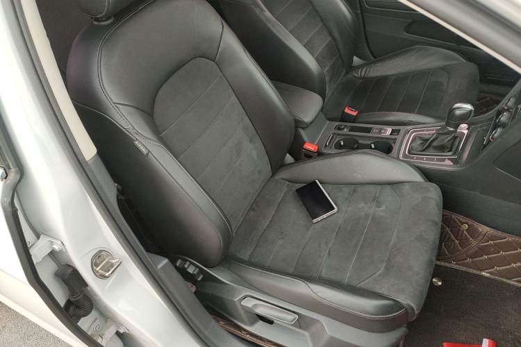 Used Volkswagen Golf 2018 230TSI Automatic Luxury Version Right Front Seat