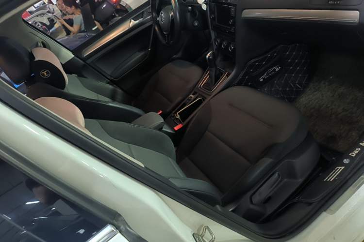 Used Volkswagen Golf 2018 230TSI Automatic Comfort Model Right Front Seat