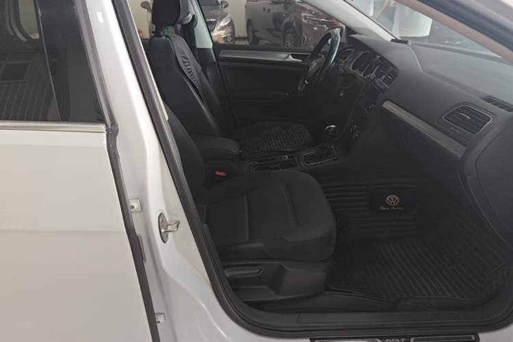 Used Volkswagen Golf 2018 230TSI Automatic Comfort Model Right Front Seat