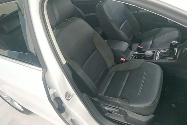 Used Volkswagen Golf 2018 230TSI Automatic Comfort Model Right Front Seat