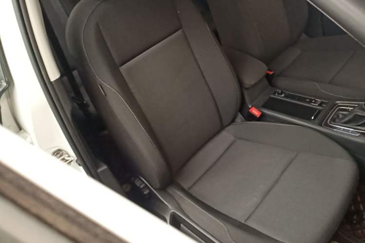 Used Volkswagen Golf 2018 1.6L Automatic Fashion Model Right Front Seat