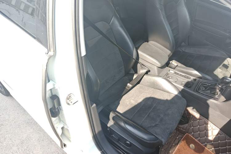 Used Volkswagen Golf 2018 230TSI Automatic Luxury Version Right Front Seat