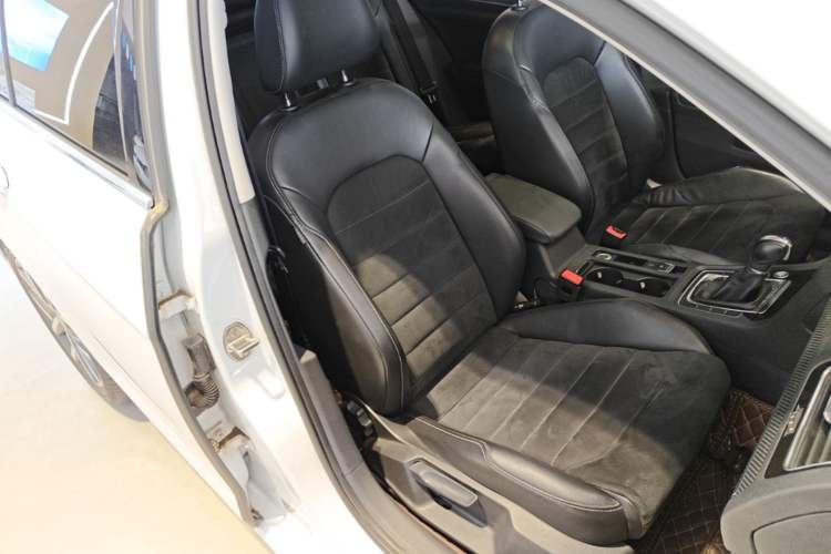 Used Volkswagen Golf 2018 230TSI Automatic Luxury Version Right Front Seat