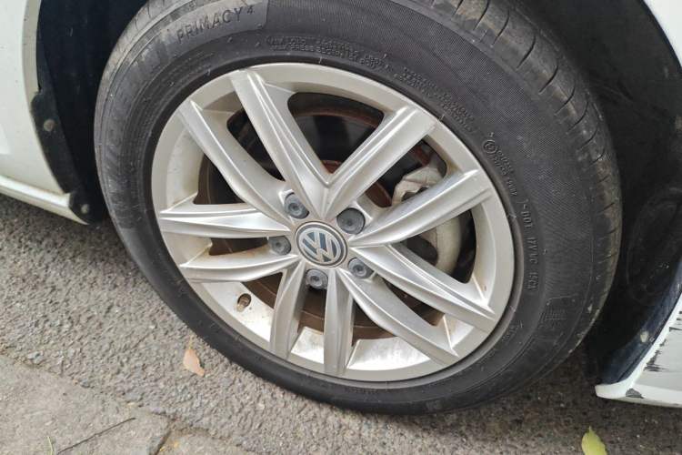 Used Volkswagen Golf 2018 230TSI Manual Comfort Version Right Front Wheel Hub