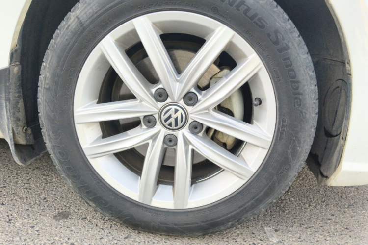 Used Volkswagen Golf 2018 1.6L Automatic Comfort Model Right Front Wheel Hub