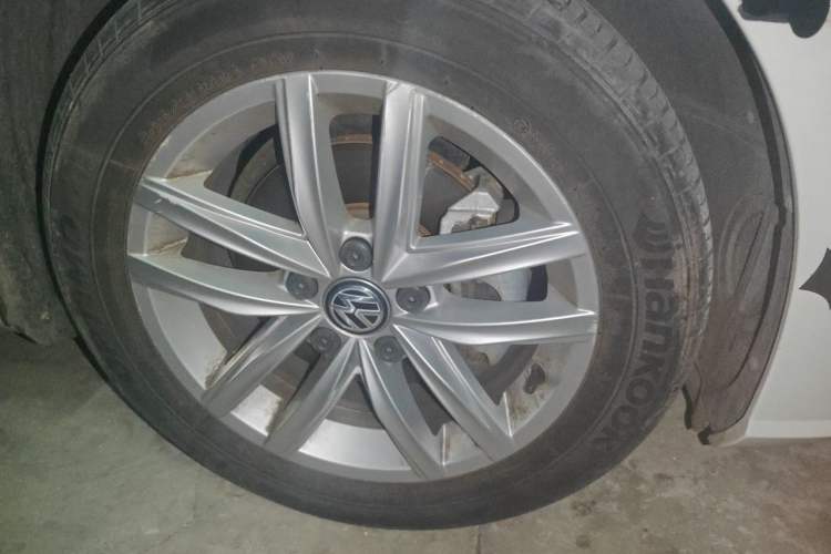 Used Volkswagen Golf 2018 1.6L Automatic Comfort Model Right Front Wheel Hub
