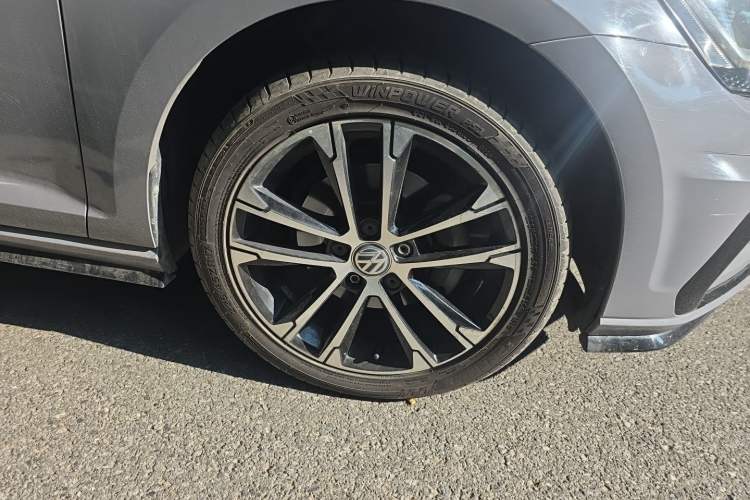 Used Volkswagen Golf 2018 280TSI Automatic R-Line Model Right Front Wheel Hub