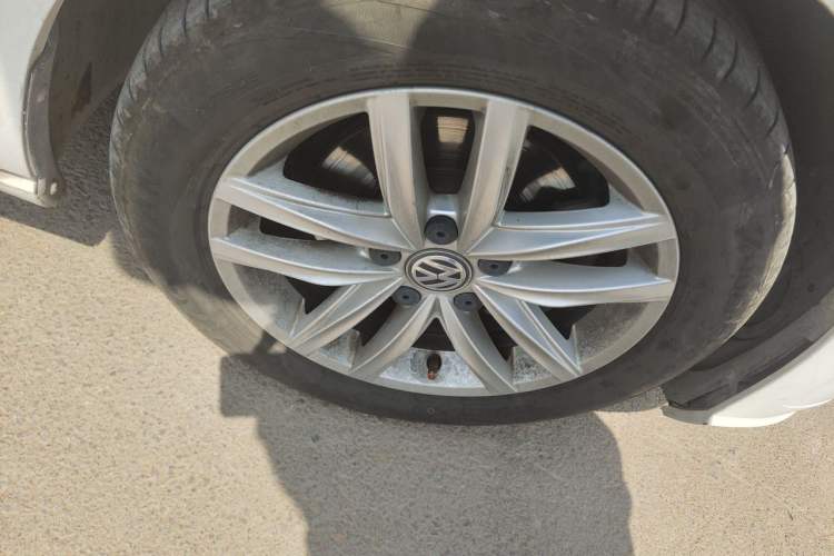 Used Volkswagen Golf 2018 230TSI Automatic Comfort Model Right Front Wheel Hub