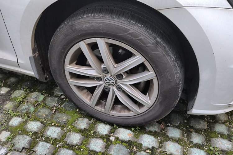 Used Volkswagen Golf 2018 1.6L Automatic Comfort Model Right Front Wheel Hub