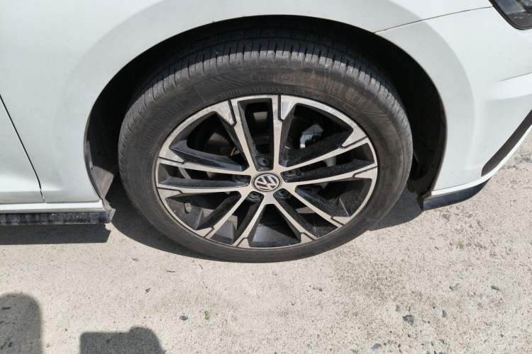Used Volkswagen Golf 2018 280TSI Automatic R-Line Model Right Front Wheel Hub