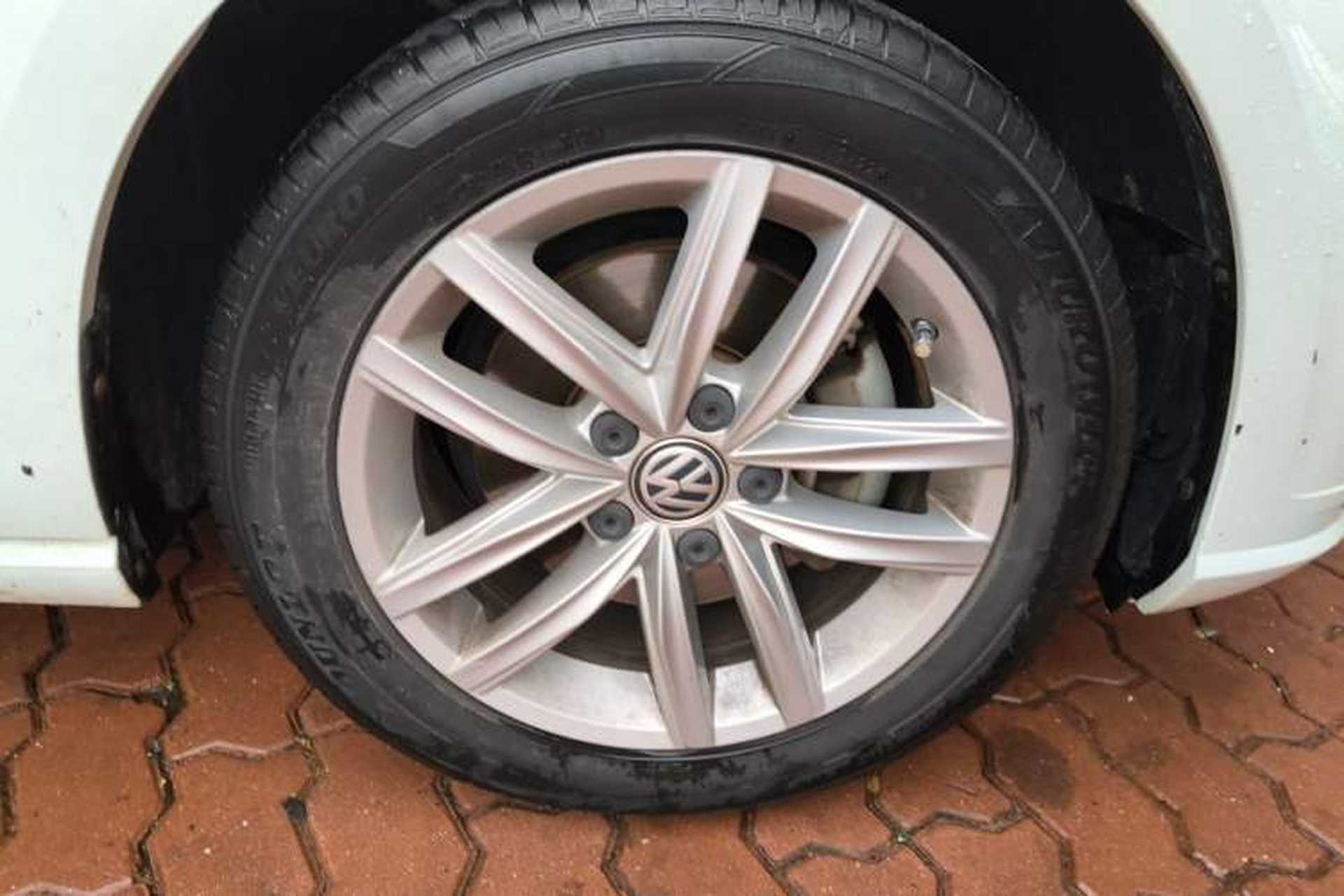 Used Volkswagen Golf 2018 1.6L Automatic Comfort Model Right Front Wheel Hub