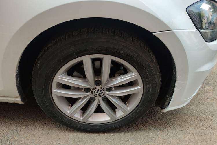 Used Volkswagen Golf 2018 1.6L Automatic Comfort Model Right Front Wheel Hub