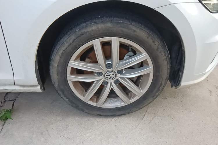 Used Volkswagen Golf 2018 1.6L Automatic Comfort Model Right Front Wheel Hub