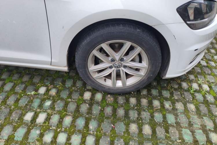 Used Volkswagen Golf 2018 1.6L Automatic Comfort Model Right Front Wheel Hub
