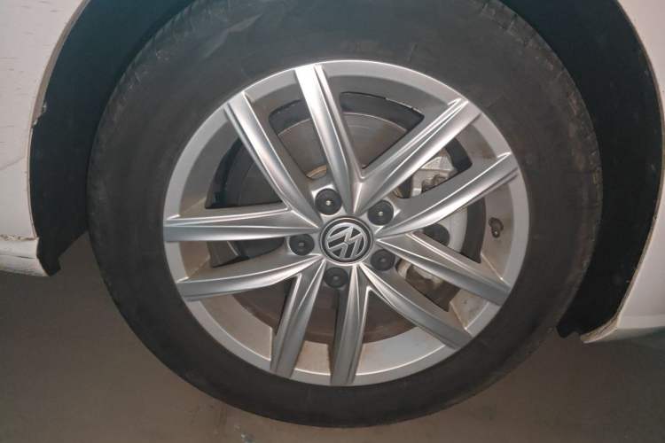 Used Volkswagen Golf 2018 230TSI Automatic Comfort Model Right Front Wheel Hub