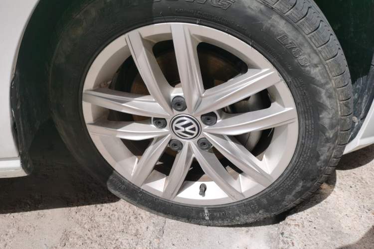 Used Volkswagen Golf 2018 230TSI Automatic Comfort Model Right Front Wheel Hub