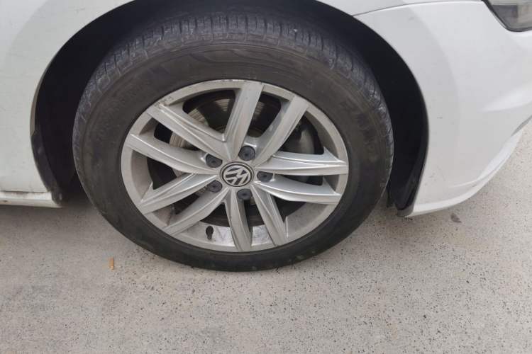 Used Volkswagen Golf 2018 230TSI Automatic Comfort Model Right Front Wheel Hub