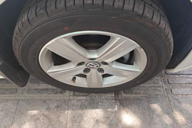Used Volkswagen Golf 2018 1.6L Automatic Fashion Model Right Front Wheel Hub
