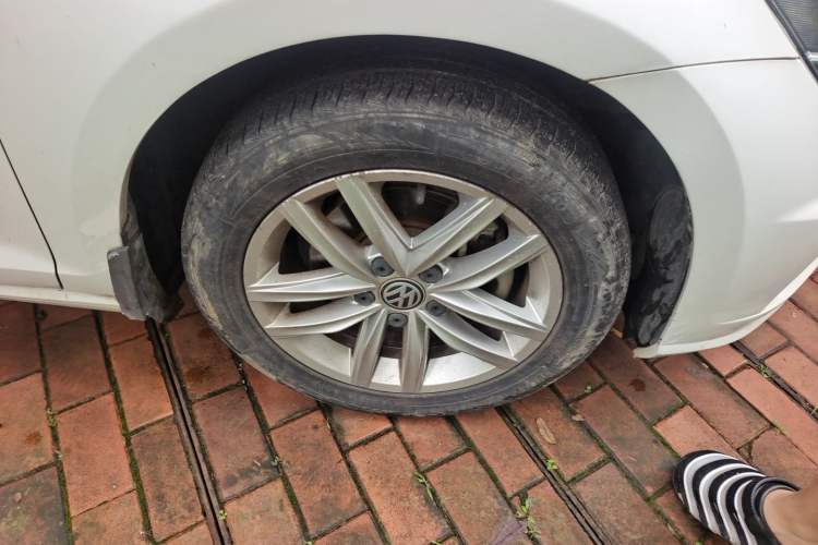 Used Volkswagen Golf 2018 230TSI Automatic Comfort Model Right Front Wheel Hub