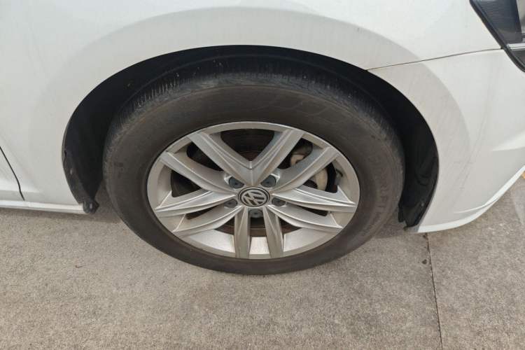 Used Volkswagen Golf 2018 230TSI Automatic Comfort Model Right Front Wheel Hub