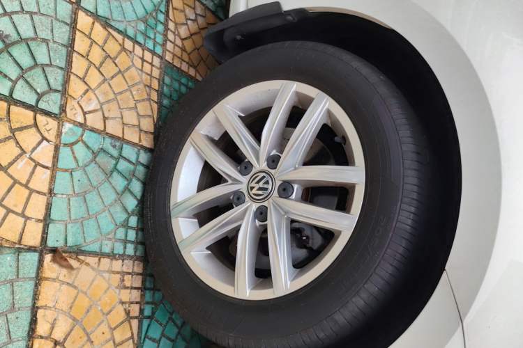 Used Volkswagen Golf 2018 1.6L Automatic Comfort Model Right Front Wheel Hub