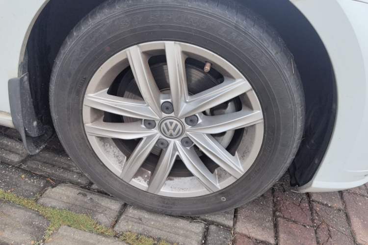 Used Volkswagen Golf 2018 230TSI Automatic Comfort Model Right Front Wheel Hub