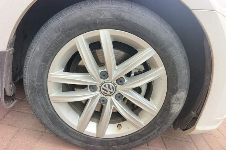 Used Volkswagen Golf 2018 230TSI Automatic Comfort Model Right Front Wheel Hub