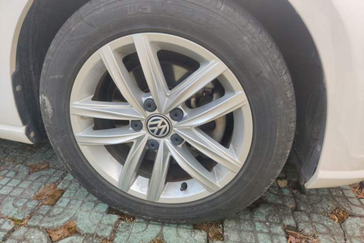 Used Volkswagen Golf 2018 1.6L Automatic Comfort Model Right Front Wheel Hub