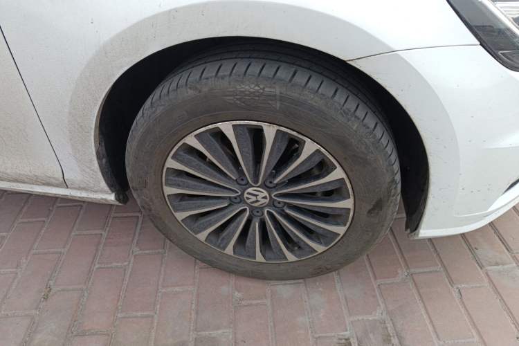 Used Volkswagen Golf 2018 1.6L Automatic Comfort Model Right Front Wheel Hub
