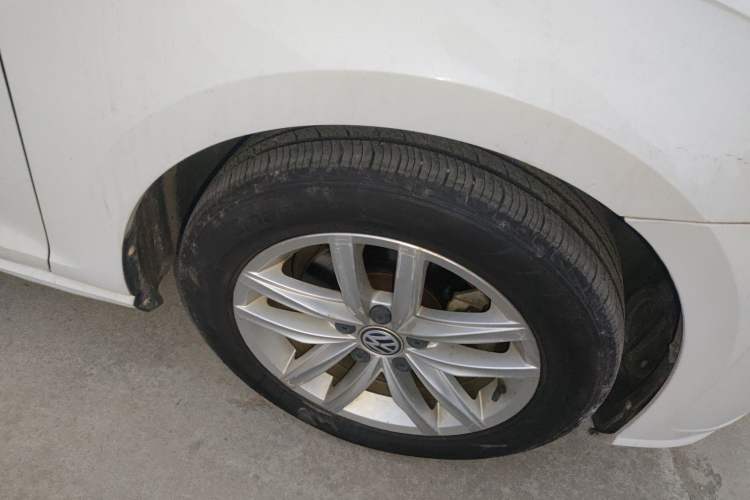 Used Volkswagen Golf 2018 1.6L Automatic Comfort Model Right Front Wheel Hub