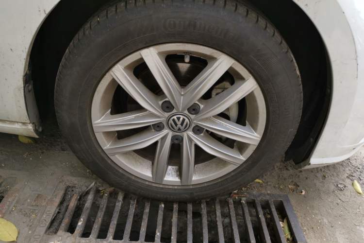 Used Volkswagen Golf 2018 230TSI Automatic Comfort Model Right Front Wheel Hub