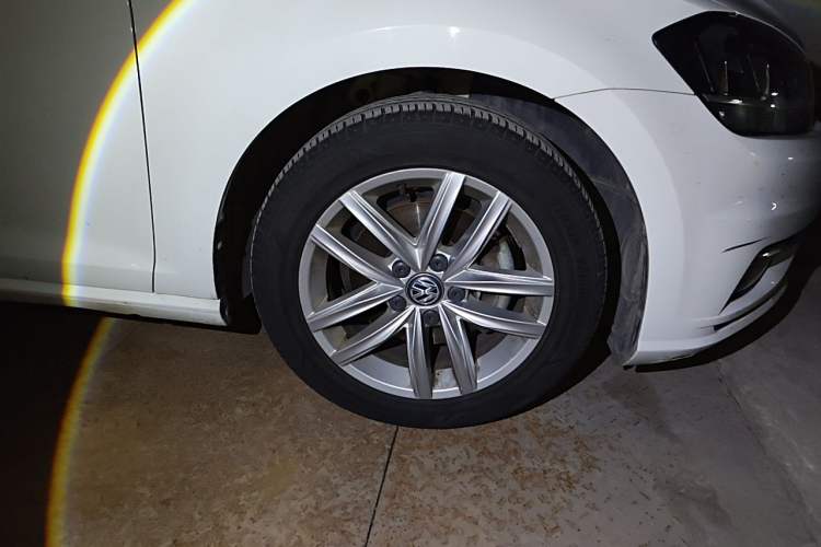 Used Volkswagen Golf 2018 1.6L Automatic Comfort Model Right Front Wheel Hub