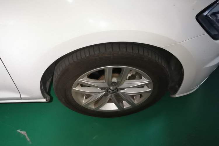 Used Volkswagen Golf 2018 230TSI Automatic Comfort Model Right Front Wheel Hub