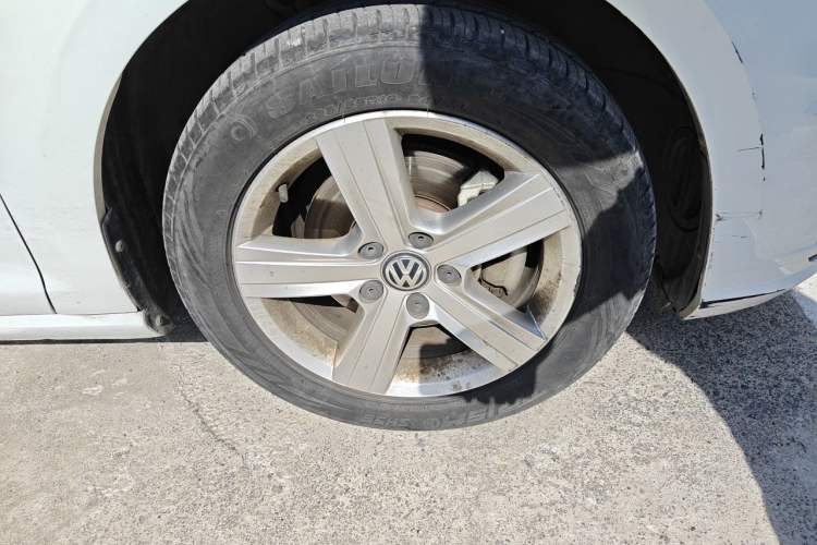 Used Volkswagen Golf 2018 1.6L Automatic Fashion Model Right Front Wheel Hub