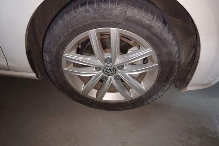 Used Volkswagen Golf 2018 1.6L Automatic Comfort Model Right Front Wheel Hub