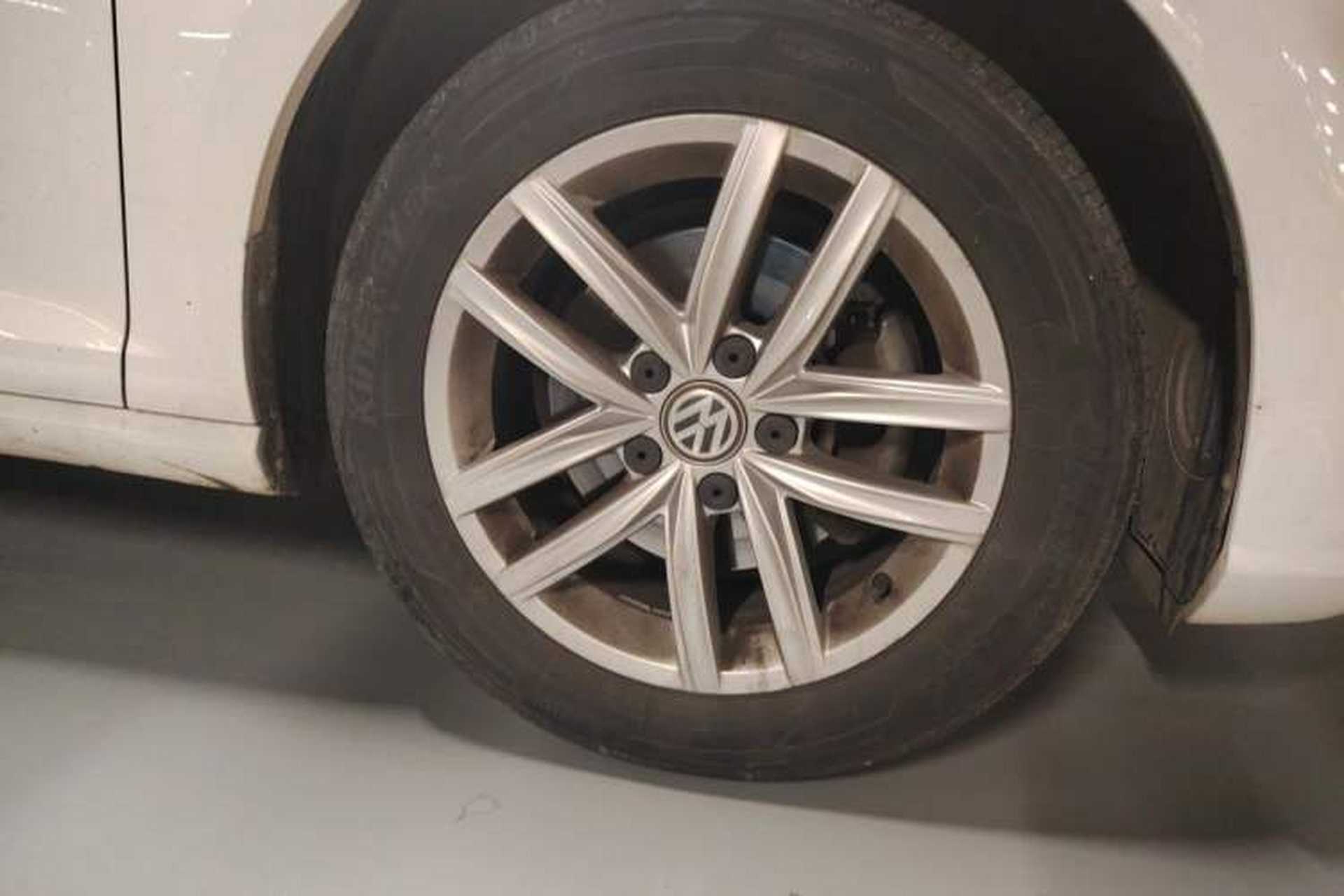 Used Volkswagen Golf 2018 1.6L Automatic Comfort Model Right Front Wheel Hub