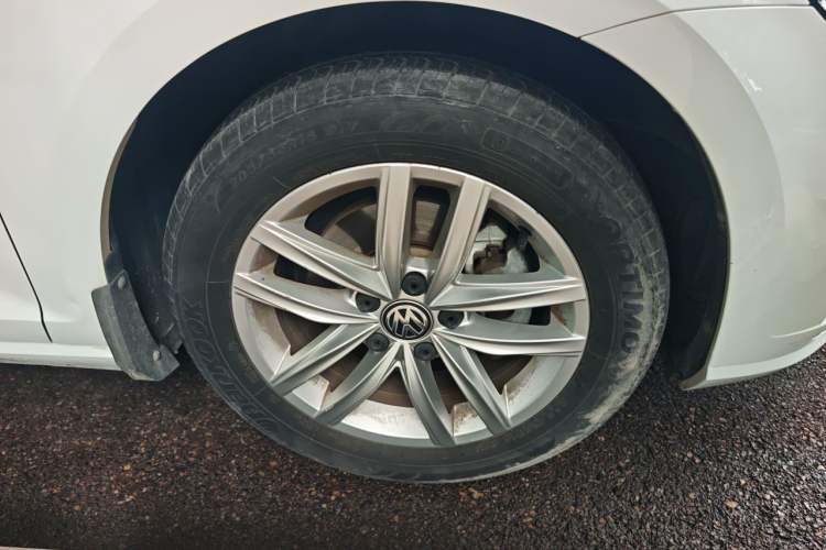 Used Volkswagen Golf 2018 1.6L Automatic Comfort Model Right Front Wheel Hub