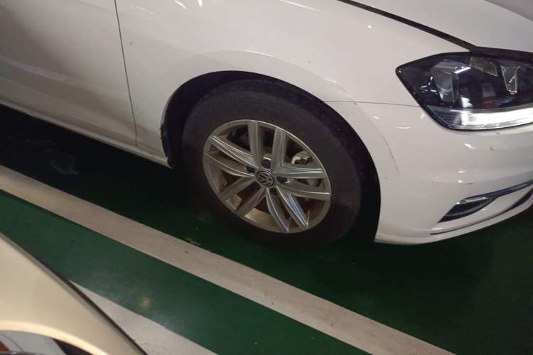 Used Volkswagen Golf 2018 230TSI Automatic Comfort Model Right Front Wheel Hub