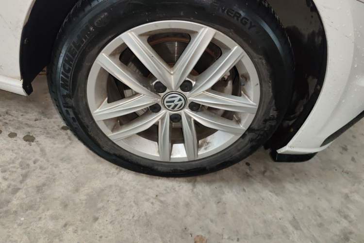 Used Volkswagen Golf 2018 230TSI Manual Comfort Version Right Front Wheel Hub