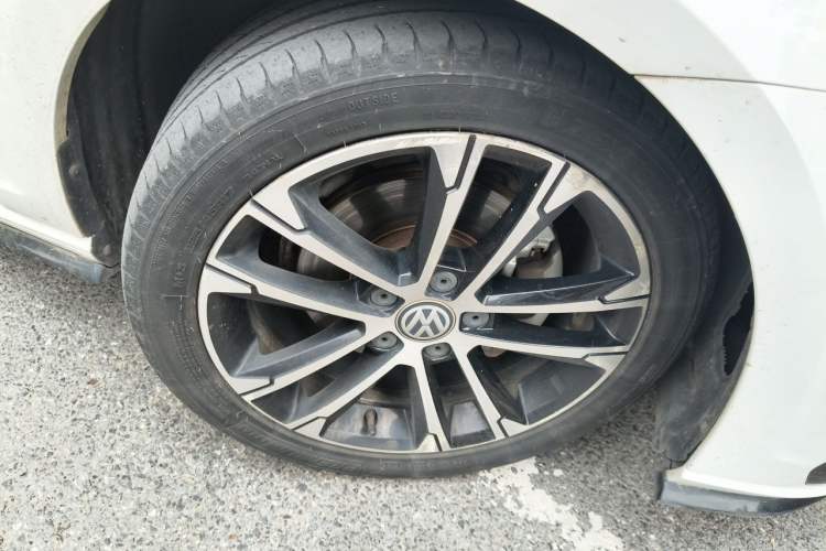 Used Volkswagen Golf 2018 280TSI Automatic R-Line Model Right Front Wheel Hub