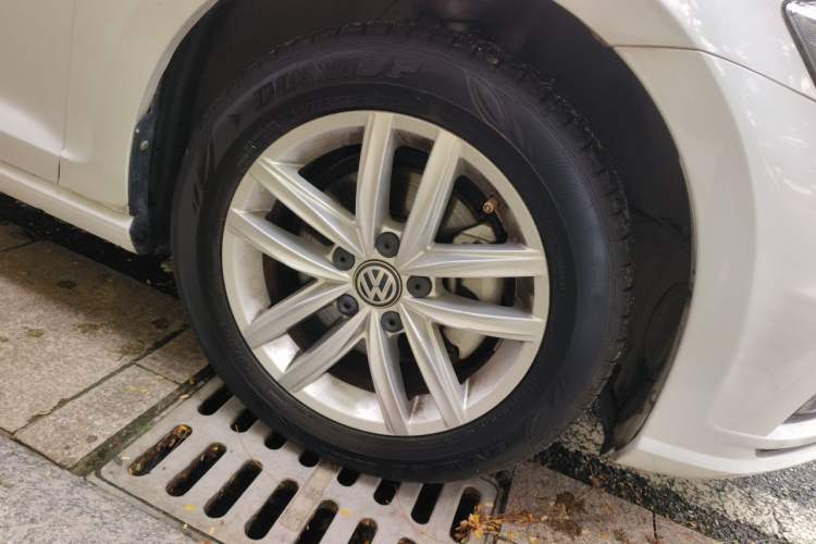 Used Volkswagen Golf 2018 230TSI Automatic Comfort Model Right Front Wheel Hub