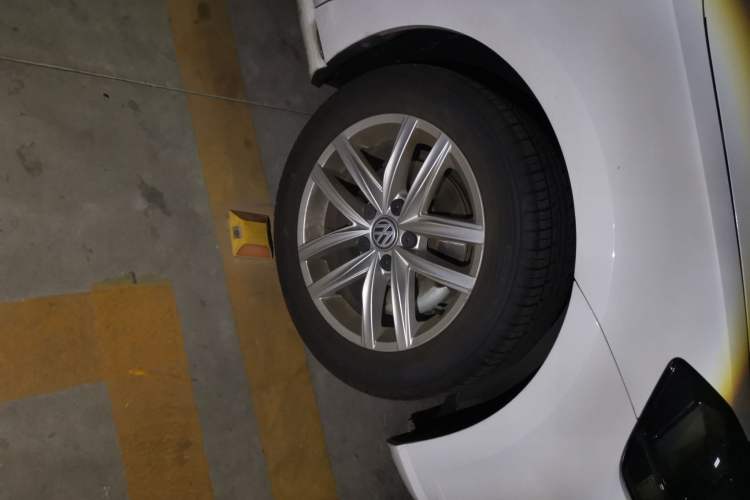 Used Volkswagen Golf 2018 1.6L Automatic Comfort Model Right Front Wheel Hub