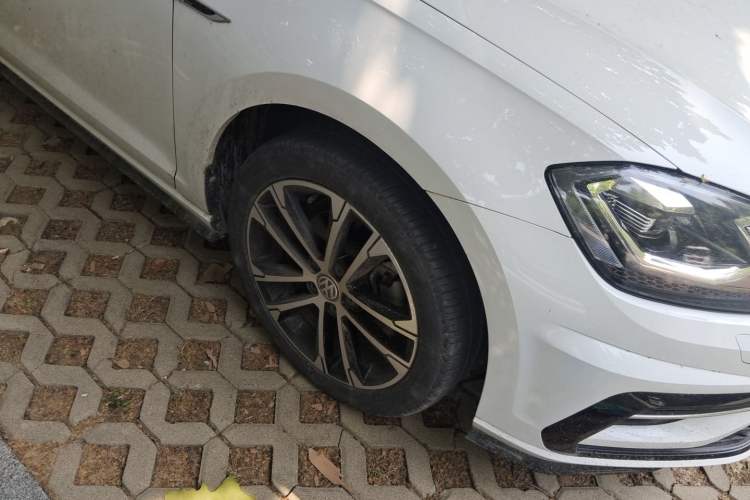 Used Volkswagen Golf 2018 280TSI Automatic R-Line Model Right Front Wheel Hub