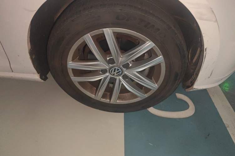 Used Volkswagen Golf 2018 1.6L Automatic Comfort Model Right Front Wheel Hub