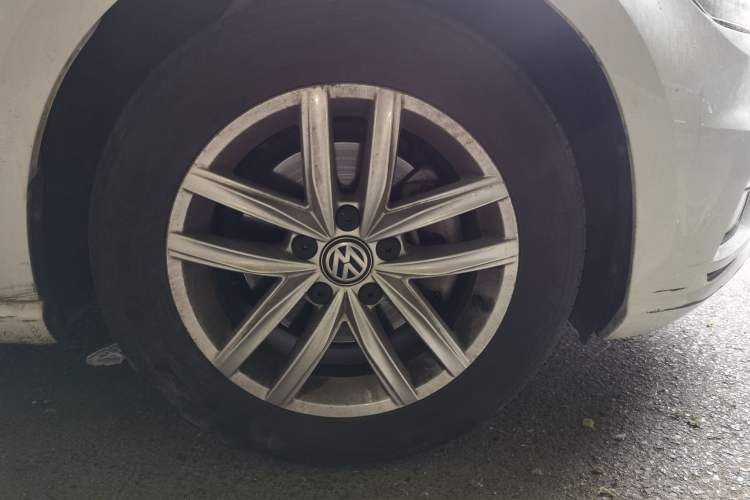 Used Volkswagen Golf 2018 1.6L Automatic Comfort Model Right Front Wheel Hub